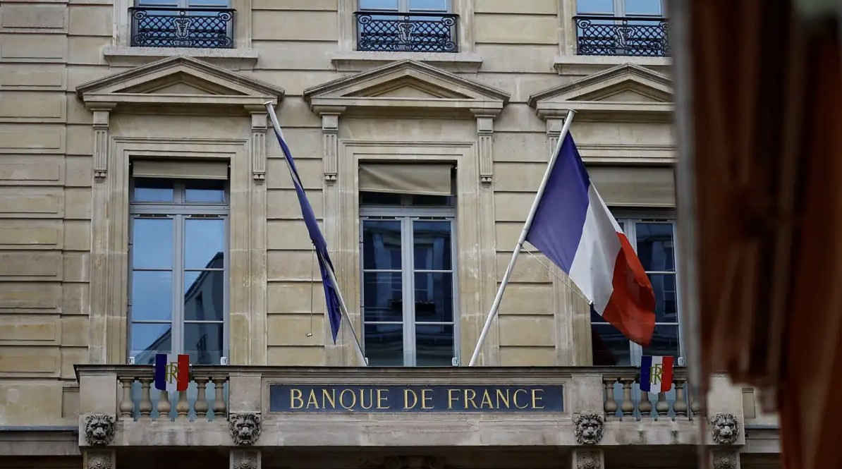 &Xi;&epsilon;&kappa;&iota;&nu;ά &omicron; &laquo;&chi;&omicron;&rho;ό&sigmaf;&raquo; &gamma;&iota;&alpha; &tau;&eta; &delta;&iota;&alpha;&delta;&omicron;&chi;ή &sigma;&tau;&eta;&nu; &Kappa;&epsilon;&nu;&tau;&rho;&iota;&kappa;ή &Tau;&rho;ά&pi;&epsilon;&zeta;&alpha; &tau;&eta;&sigmaf; &Gamma;&alpha;&lambda;&lambda;ί&alpha;&sigmaf;