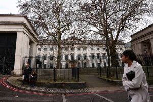 «Η μεγαλύτερη φωλιά κατασκόπων»: Τρόμος στο Λονδίνο για τη νέα πρεσβεία της Κίνας – Το μυστικό των 200 υπόγειων δωματίων