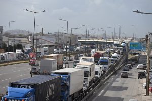 Χάος από το μποτιλιάρισμα στον Κηφισό – Ουρές οχημάτων στο κέντρο, καθυστερήσεις στην Αττική Οδό