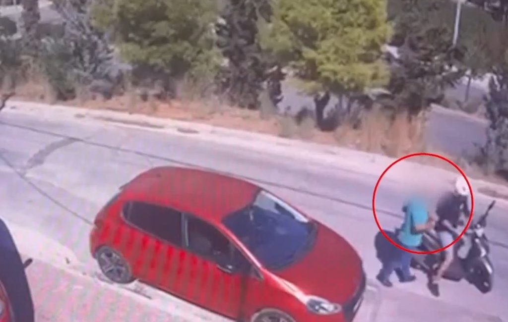 Έσκαγαν τα λάστιχα αυτοκινήτων πολιτών που είχαν κάνει ανάληψη από τράπεζα και τους έκλεβαν – Βίντεο ντοκουμέντο