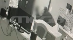 Ξεσπά η μητέρα της 25χρονης ΑμεΑ για την απόπειρα βιασμού – «Ασελγούσε στην κόρη μου και δίπλα βρισκόταν η αδερφή της»