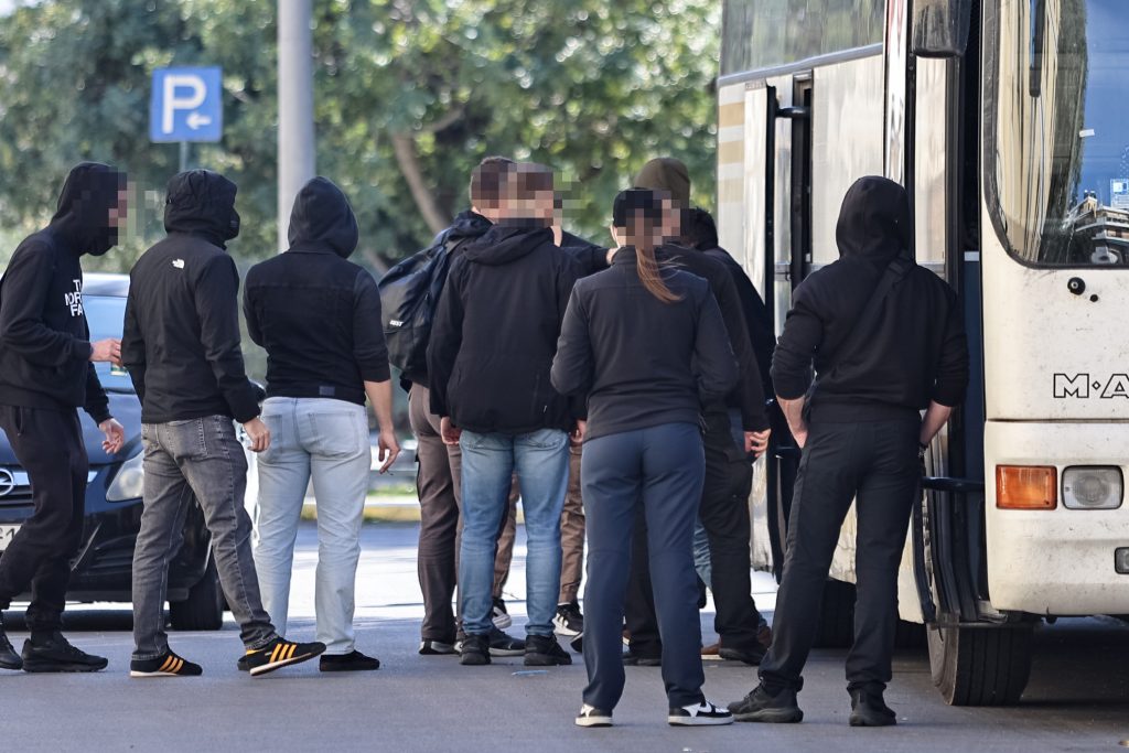 Κύκλωμα με λαθραία τσιγάρα: Αντιμέτωποι με βαριές κατηγορίες οι 25 συλληφθέντες σε Αττική και Βοιωτία