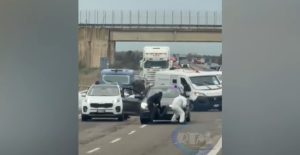 Κινηματογραφική ληστεία στην Ιταλία – Ένοπλοι με ψεύτικα περιπολικά ανατίναξαν θωρακισμένο βαν χρηματαποστολής