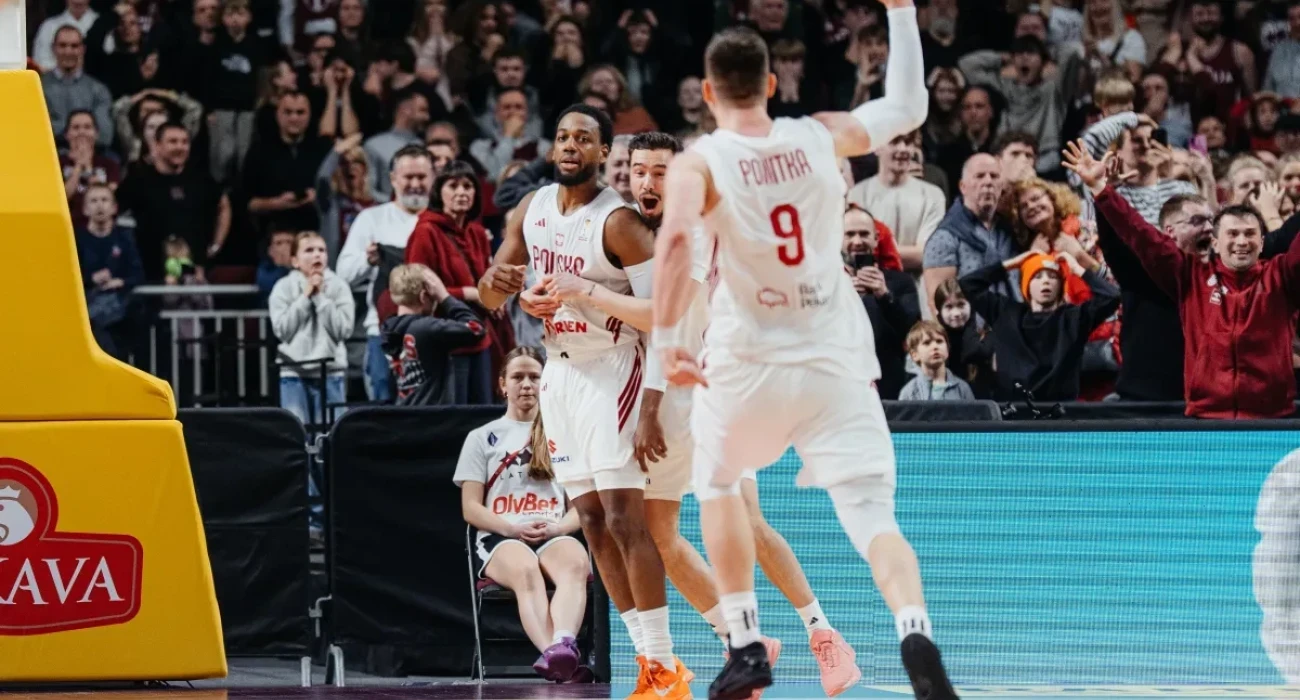 &Lambda;&epsilon;&tau;&omicron;&nu;ί&alpha; &ndash; &Pi;&omicron;&lambda;&omega;&nu;ί&alpha; 82-84: &Omicron; &epsilon;&kappa;&pi;&lambda;&eta;&kappa;&tau;&iota;&kappa;ό&sigmaf; &Lambda;ό&iota;&nu;&tau; έ&kappa;&rho;&iota;&nu;&epsilon; &tau;&omicron; &mu;&alpha;&tau;&sigmaf; &mu;&epsilon; buzzer-beater, &chi;&alpha;&rho;ί&zeta;&omicron;&nu;&tau;&alpha;&sigmaf; &tau;&eta; &nu;ί&kappa;&eta; &sigma;&tau;&eta;&nu; &omicron;&mu;ά&delta;&alpha; &tau;&omicron;&upsilon;