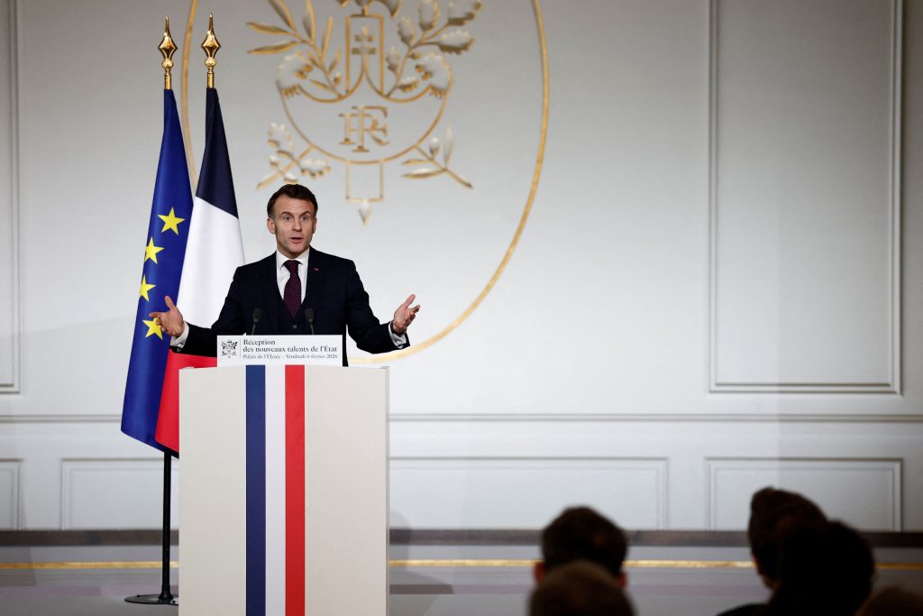 Τέλος εποχής (και χρόνου) για Μακρόν, σε Γαλλία και Ευρώπη