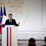 Τέλος εποχής (και χρόνου) για Μακρόν, σε Γαλλία και Ευρώπη