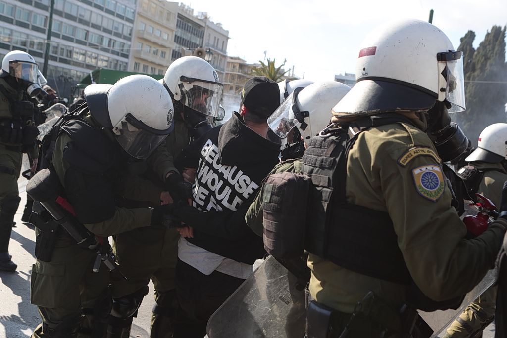 Live blog Τέμπη: Επεισόδια μετά το μεγαλειώδες συλλαλητήριο στην Αθήνα