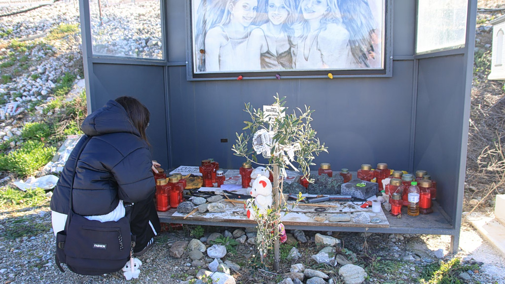 Tέμπη: Μαθητές από 9 χώρες στο σημείο θανάτου – Φρόντισαν συμβολικά τις 57 ελιές (Video)