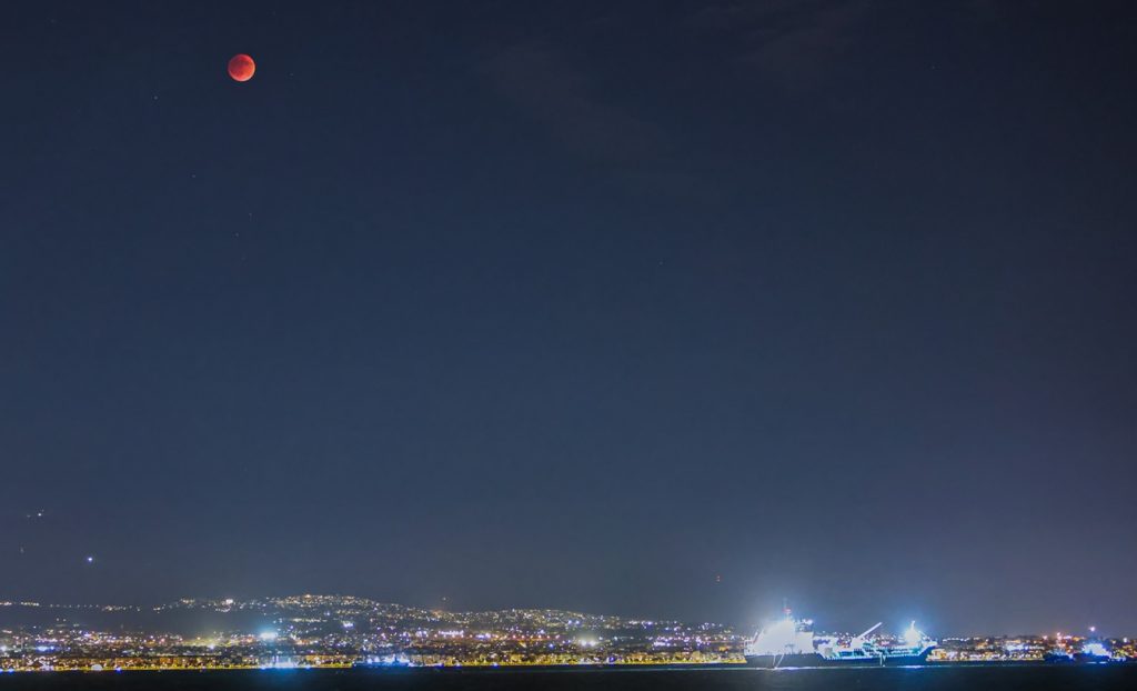 Έρχεται το «Ματωμένο Φεγγάρι»: Γιατί λέγεται έτσι και πότε θα το δούμε στον νυχτερινό ουρανό