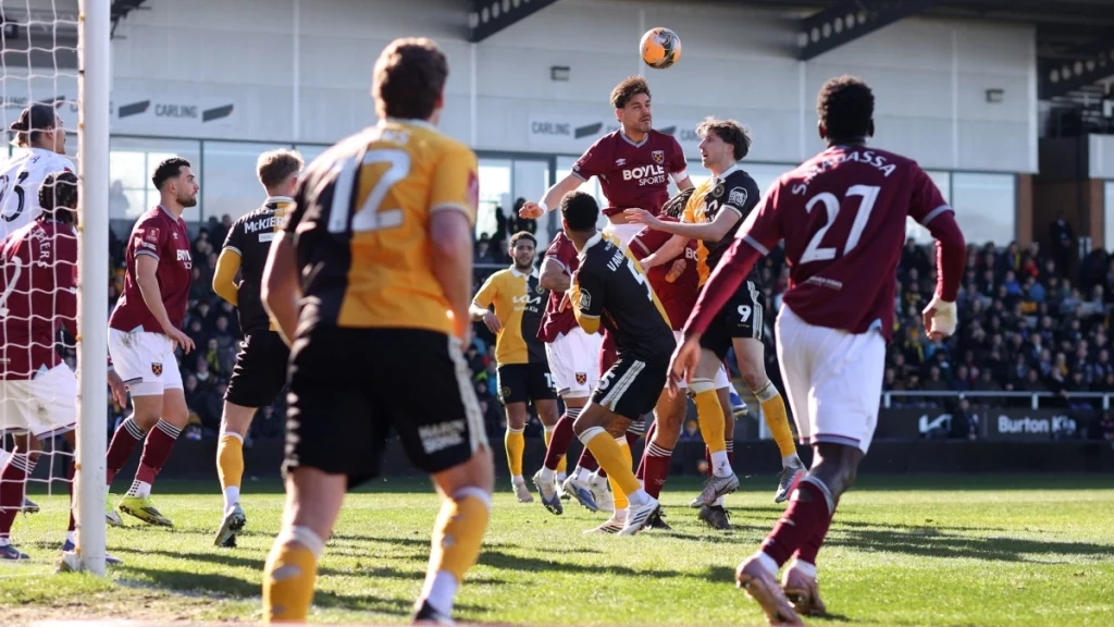 Γουέστ Χαμ: Διαμαρτυρία από… αέρος κατά της διοίκησης με μήνυμα «Σάλιβαν & Μπρέιντι έξω – Τέρμα τα ψέματα»