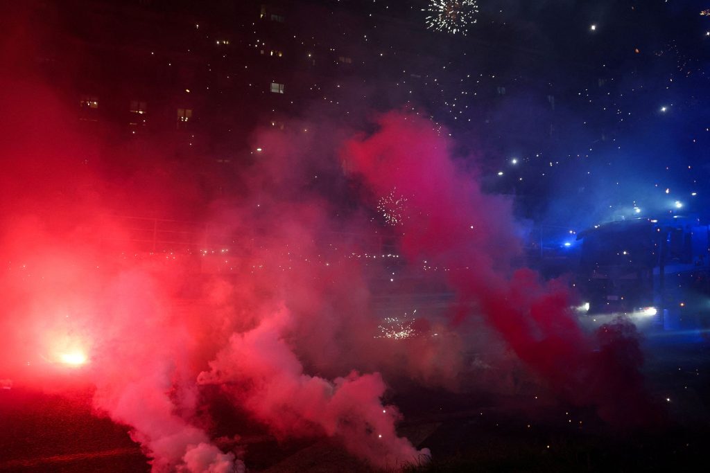 Σοβαρά επεισόδια κοντά στο Ολυμπιακό Χωριό στο Μιλάνο – Συγκρούσεις αστυνομίας με διαδηλωτές