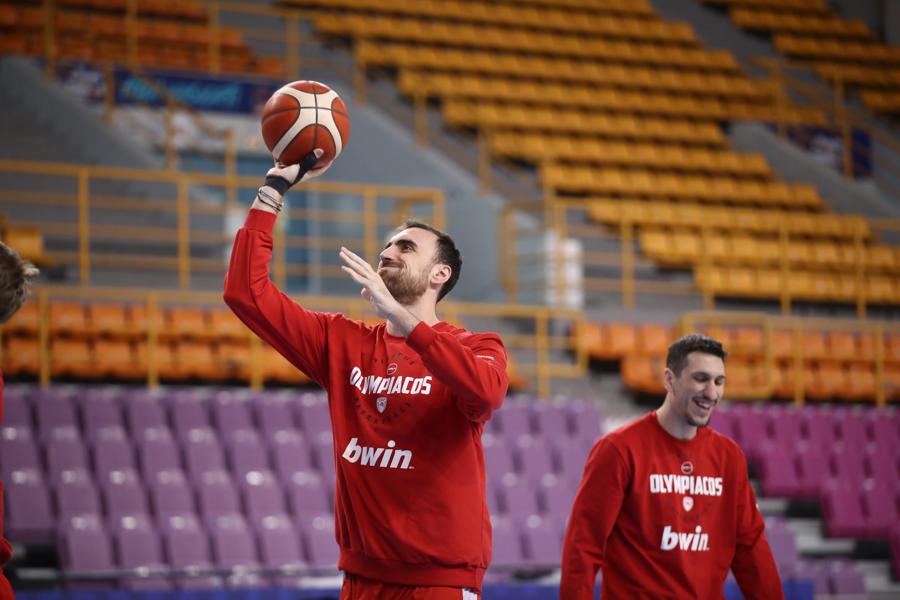 Με ειδικό νάρθηκα ο Μιλουτίνοφ στην προπόνηση (pics)