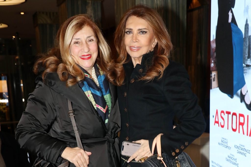 Μιμή Ντενίση: Σπάνια έξοδος με την αδερφή της – Ποια είναι η Σοφία