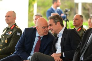 Ο Μητσοτάκης ζητάει ενότητα στον «κοινό σκοπό», ο Δένδιας στέλνει μήνυμα για τα «όρια της παράταξης»