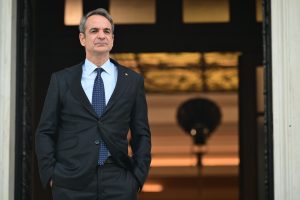 Σύγκρουση ή συναίνεση; Δοκιμάζουν τα όρια διαλόγου ΝΔ – ΠΑΣΟΚ τα άρθρα 86, 103 και 16 του Συντάγματος