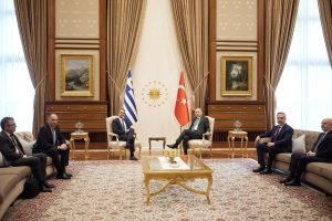 Ξεκίνησε η συνάντηση Μητσοτάκη – Ερντογάν – Λεπτό προς λεπτό όλες οι εξελίξεις