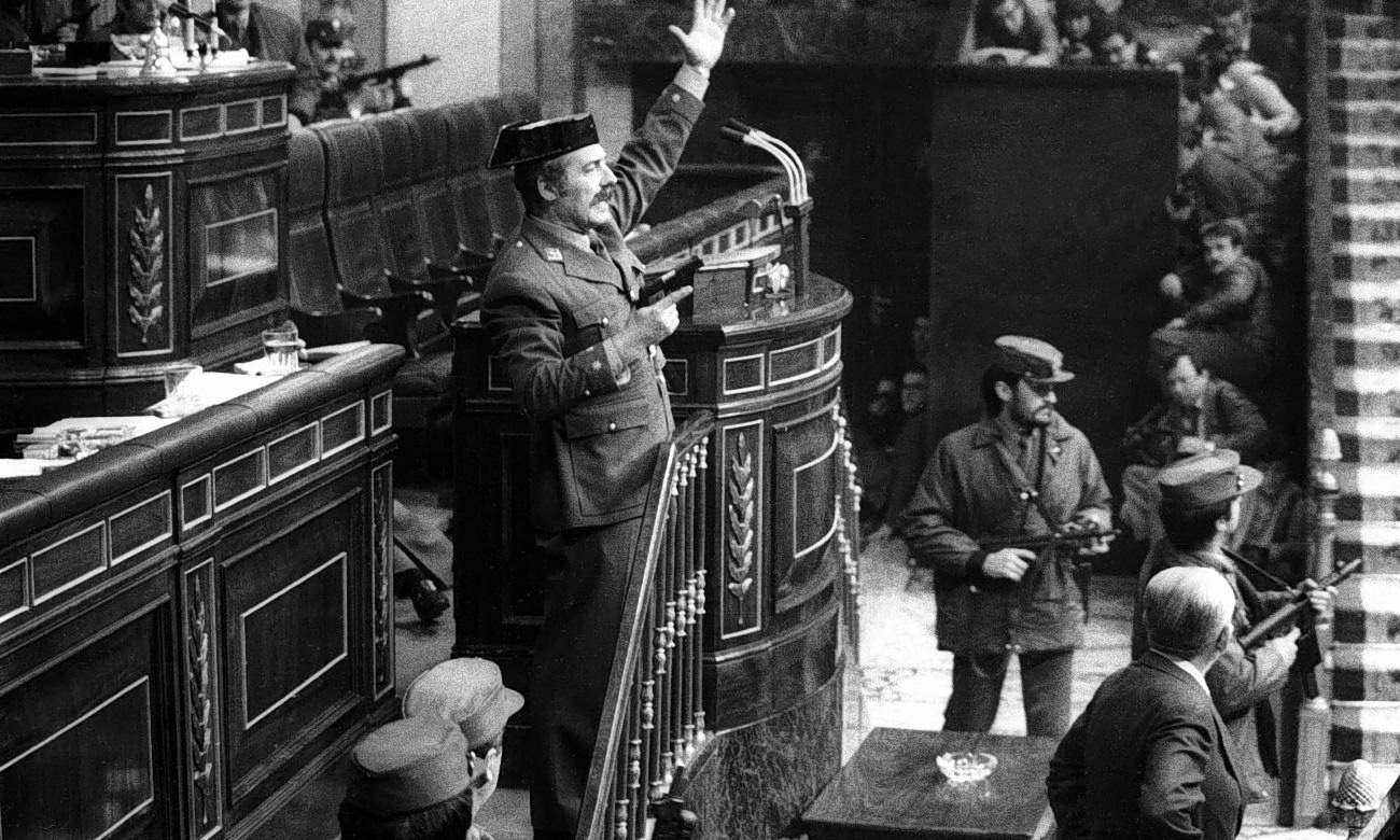 &Iota;&sigma;&pi;&alpha;&nu;ί&alpha;: &Pi;έ&theta;&alpha;&nu;&epsilon; &omicron; &Alpha;&nu;&tau;ό&nu;&iota;&omicron; &Tau;&epsilon;&chi;έ&rho;&omicron; &Mu;&omicron;&lambda;ί&nu;&alpha;, &omicron; &epsilon;&pi;&iota;&kappa;&epsilon;&phi;&alpha;&lambda;ή&sigmaf; &tau;&omicron;&upsilon; &alpha;&pi;&omicron;&tau;&upsilon;&chi;&eta;&mu;έ&nu;&omicron;&upsilon; &pi;&rho;&alpha;&xi;&iota;&kappa;&omicron;&pi;ή&mu;&alpha;&tau;&omicron;&sigmaf; &tau;&omicron;&upsilon; 1981