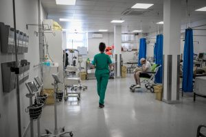 Ο Μητσοτάκης κλείνει το «μάτι» στους νοσηλευτές για βαρέα και ανθυγιεινά – Καθυστερήσεις και νέες υποσχέσεις  