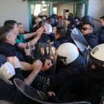 Ένταση μεταξύ νοσηλευτών και αστυνομικών στο νοσοκομείο Νίκαιας (video)