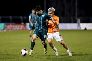 Φανέλα και… σφυρίχτρα!