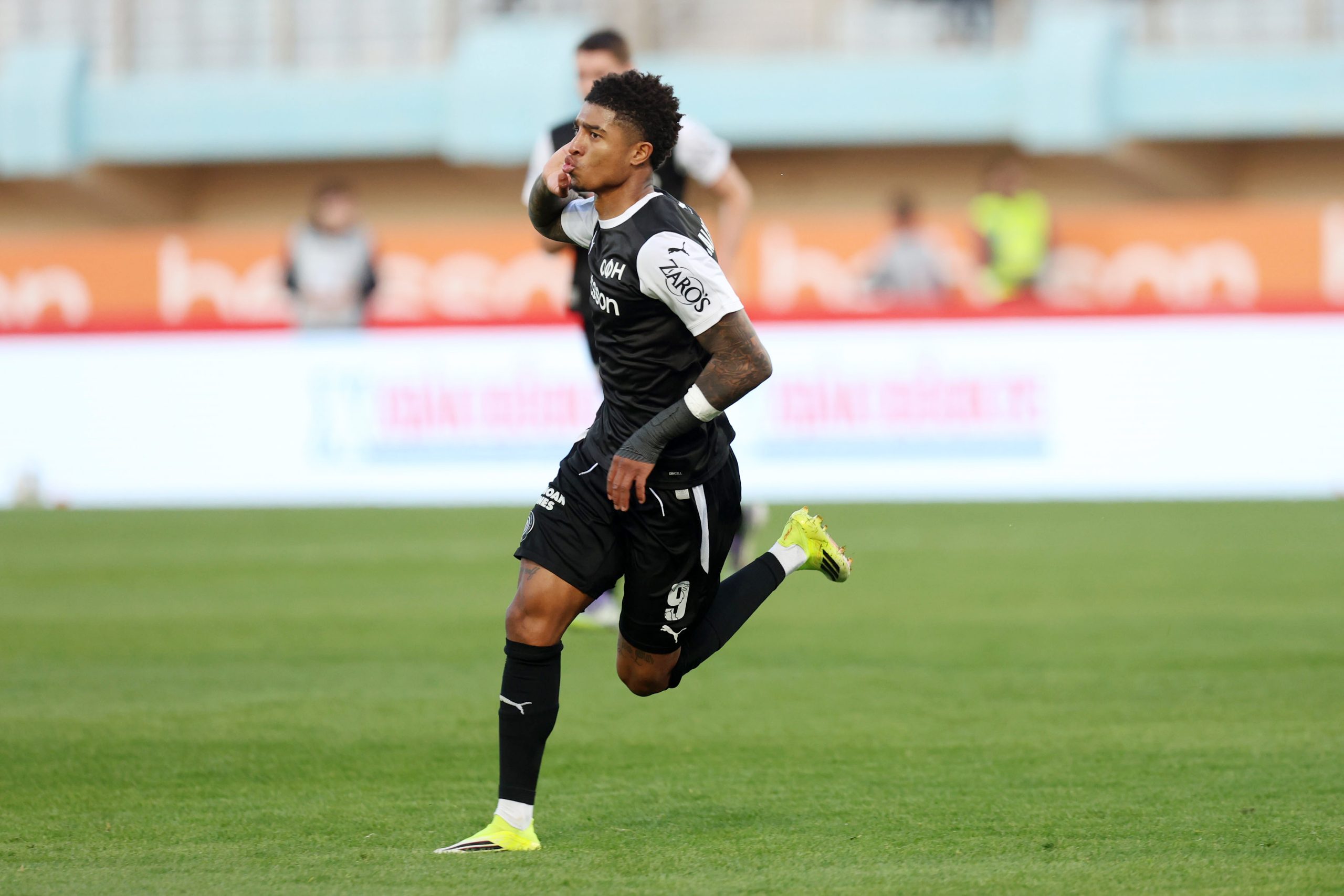 &Omicron;&Phi;&Eta;-&Lambda;&epsilon;&beta;&alpha;&delta;&epsilon;&iota;&alpha;&kappa;ό&sigmaf; 3-2: &Omicron;&iota; &Kappa;&rho;&eta;&tau;&iota;&kappa;&omicron;ί &pi;ή&rho;&alpha;&nu; &tau;&eta; &mu;&alpha;&tau;&sigma;ά&rho;&alpha; &pi;&rho;&iota;&nu; &alpha;&pi;ό &tau;&omicron;&nu; &eta;&mu;&iota;&tau;&epsilon;&lambda;&iota;&kappa;ό &Kappa;&upsilon;&pi;έ&lambda;&lambda;&omicron;&upsilon; &tau;&eta;&sigmaf; &Tau;&epsilon;&tau;ά&rho;&tau;&eta;&sigmaf; (11/2)