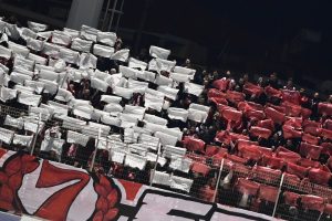 Οι 2.500 οπαδοί του Ολυμπιακού έκαναν… Πειραιά τη Λιβαδειά (pics)