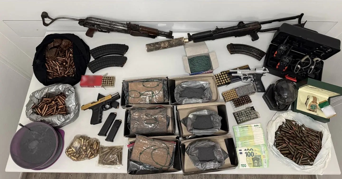 &Sigma;&upsilon;&nu;&epsilon;&lambda;ή&phi;&theta;&eta;&sigma;&alpha;&nu; &delta;ύ&omicron; ά&nu;&delta;&rho;&epsilon;&sigmaf; &pi;&omicron;&upsilon; &kappa;&alpha;&tau;&epsilon;ί&chi;&alpha;&nu; &sigma;&chi;&epsilon;&delta;ό&nu; 4 &kappa;&iota;&lambda;ά &epsilon;&kappa;&rho;&eta;&kappa;&tau;&iota;&kappa;ή&sigmaf; ύ&lambda;&eta;&sigmaf; &kappa;&alpha;&iota; ό&pi;&lambda;&alpha;