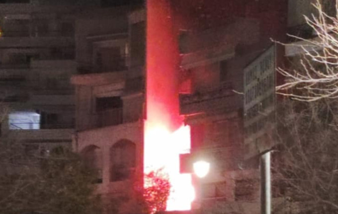 Μεγάλη φωτιά και εκρήξεις στον Άγιο Κωνσταντίνο Βόλου