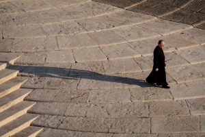 Δανός πάστορας συνέκρινε την κατοχή φωτογραφιών παιδικής πορνογραφίας με μια «συλλογή από γραμματόσημα»