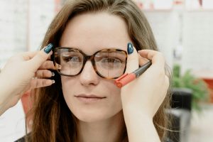 Αγοράσατε γυαλιά; Δείτε πώς θα πάρετε πίσω έως 100 ευρώ από τον ΕΟΠΥΥ