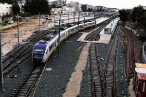 Σιδηρόδρομος σε αναμονή: Υποσχέσεις για το 2026, κενά στο σήμερα