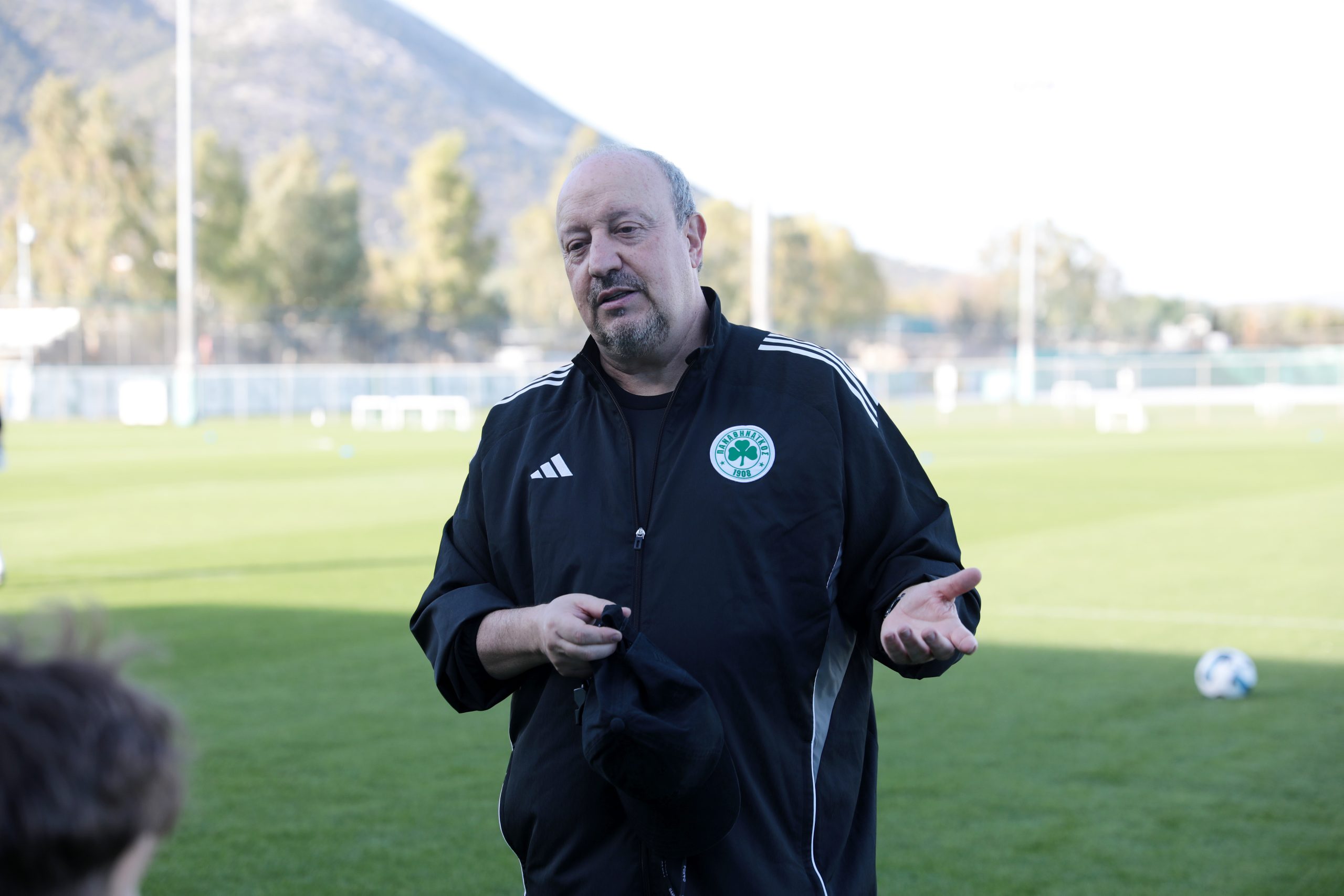 &Mu;&pi;&epsilon;&nu;ί&tau;&epsilon;&theta;: &laquo;&Upsilon;&pi;ά&rho;&chi;&epsilon;&iota; &mu;&epsilon;&gamma;ά&lambda;&eta; &alpha;&pi;&omicron;&gamma;&omicron;ή&tau;&epsilon;&upsilon;&sigma;&eta;&raquo;