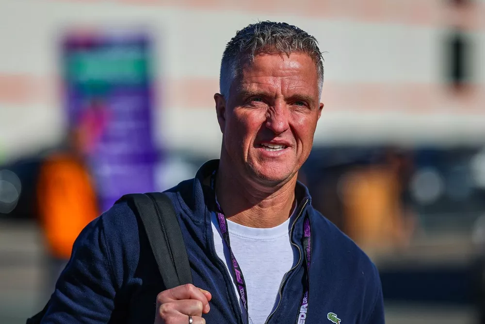 Ο πρώην οδηγός της Formula 1,  Ραλφ Σουμάχερ αρραβωνιάστηκε τον Ετιέν Μπουσκέ-Κασάν