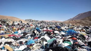 Οίκοι μόδας: Φραγμό στην καταστροφή των απούλητων ρούχων βάζει η Ευρώπη – Παράγουν 5,6 εκατομμύρια τόνους εκπομπών CO2 ετησίως