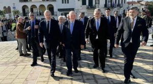 Κοινή εμφάνιση Καραμανλή – Σαμαρά στην Καλαμάτα: «Να ακούμε τους πιο έμπειρους, αντί να τους διαγράφουμς»