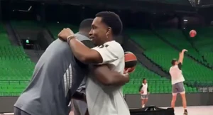 Ο Σορτς δεν έχασε την ευκαιρία και επισκέφθηκε τους παλιούς συμπαίκτες του