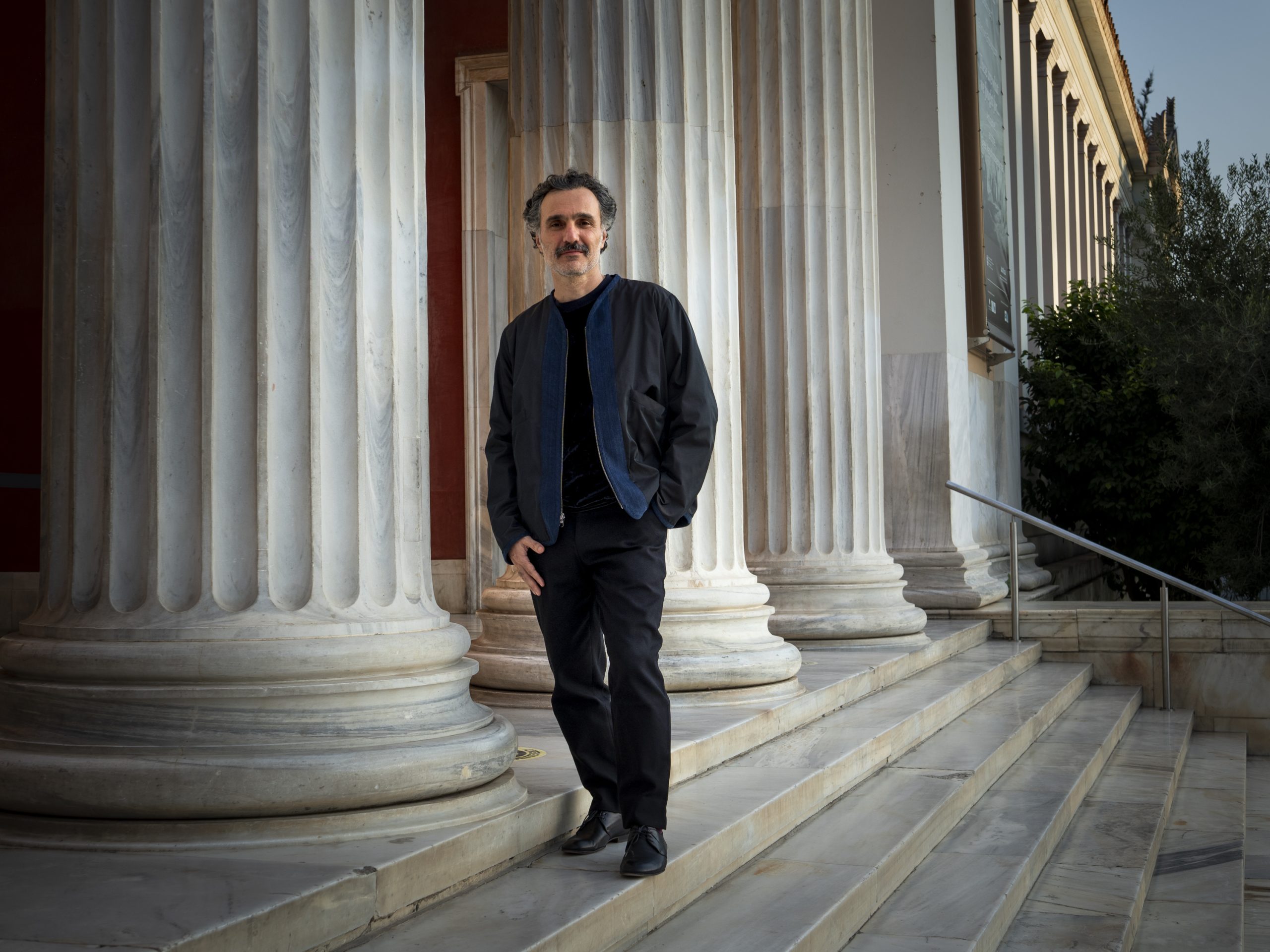 &Sigma;&iota;&alpha;&mu;ά&kappa; &Epsilon;&tau;&epsilon;&mu;ά&nu;&tau;&iota; &sigma;&tau;&alpha; &laquo;&Nu;&Epsilon;&Alpha;&raquo;: &laquo;&Kappa;&alpha;&iota; &sigma;&tau;&iota;&sigmaf; &pi;&iota;&omicron; &sigma;&kappa;&lambda;&eta;&rho;έ&sigmaf; &pi;&rho;&alpha;&gamma;&mu;&alpha;&tau;&iota;&kappa;ό&tau;&eta;&tau;&epsilon;&sigmaf; &upsilon;&pi;ά&rho;&chi;&epsilon;&iota; &omicron;&mu;&omicron;&rho;&phi;&iota;ά&raquo;