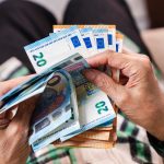 Αναδρομικά και με τόκο: Εξι κατηγορίες συνταξιούχων παίρνουν εκατομμύρια ευρώ – Δείτε αν δικαιούστε