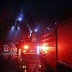 Σπάτα: Υπό μερικό έλεγχο η φωτιά σε αποθήκη εταιρείας με αθλητικά είδη – Τεράστια η καταστροφή