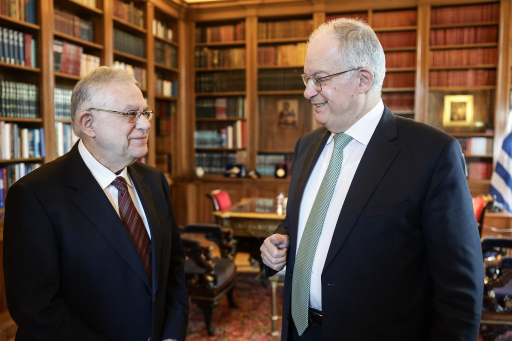 Ο «αβερωφικός» καφές και η παρέλαση των πρώην στο Προεδρικό