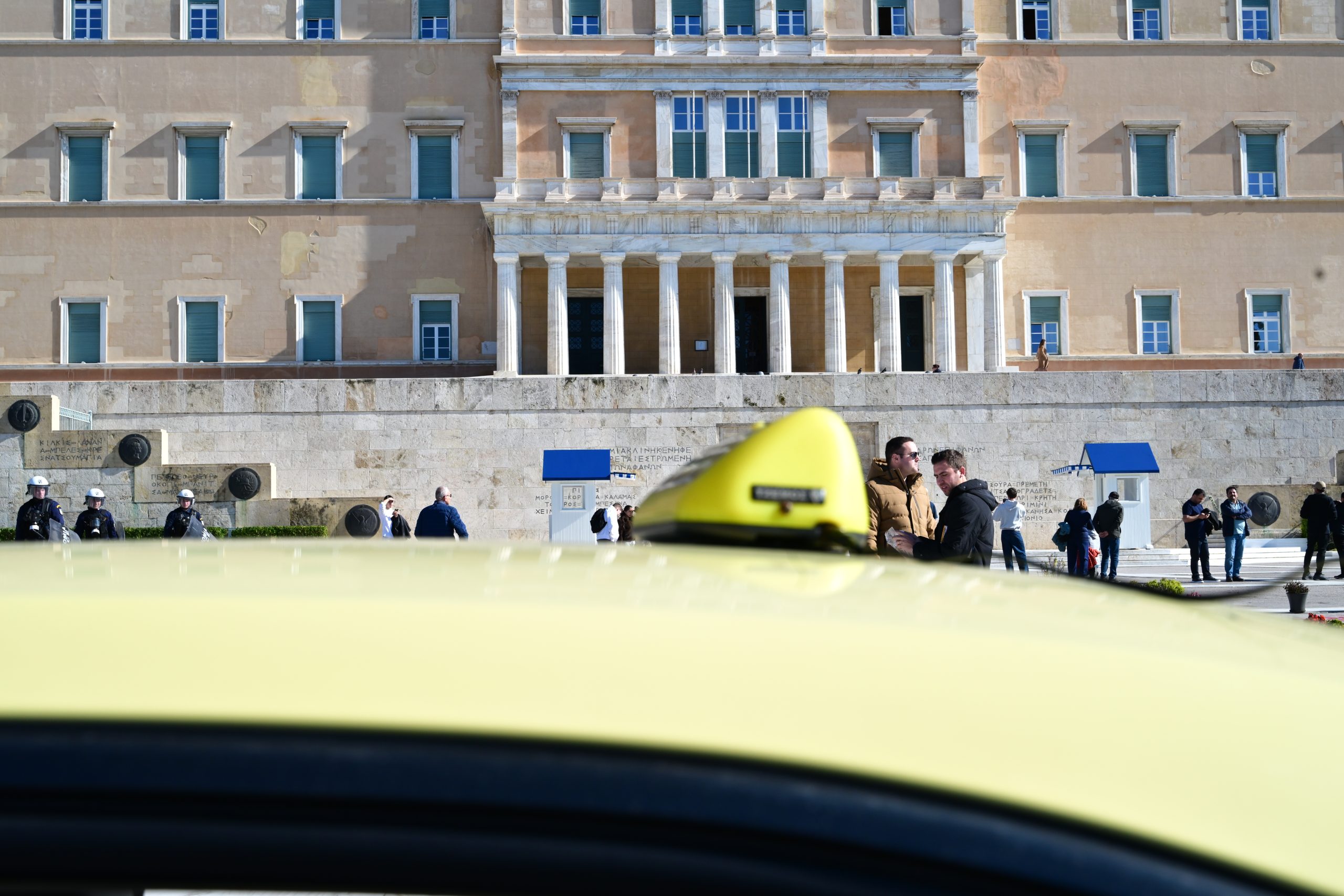 &Sigma;&upsilon;&nu;&epsilon;&chi;ί&zeta;&epsilon;&tau;&alpha;&iota; &gamma;&iota;&alpha; &tau;&rho;ί&tau;&eta; &eta;&mu;έ&rho;&alpha; &eta; &alpha;&pi;&epsilon;&rho;&gamma;ί&alpha; &tau;&omega;&nu; &tau;&alpha;&xi;ί &sigma;&tau;&eta;&nu; &Alpha;&tau;&tau;&iota;&kappa;ή &ndash; &Pi;&omicron;&rho;&epsilon;ί&alpha; &pi;&rho;&omicron;&sigmaf; &tau;&omicron; &Mu;έ&gamma;&alpha;&rho;&omicron; &Mu;&alpha;&xi;ί&mu;&omicron;&upsilon;