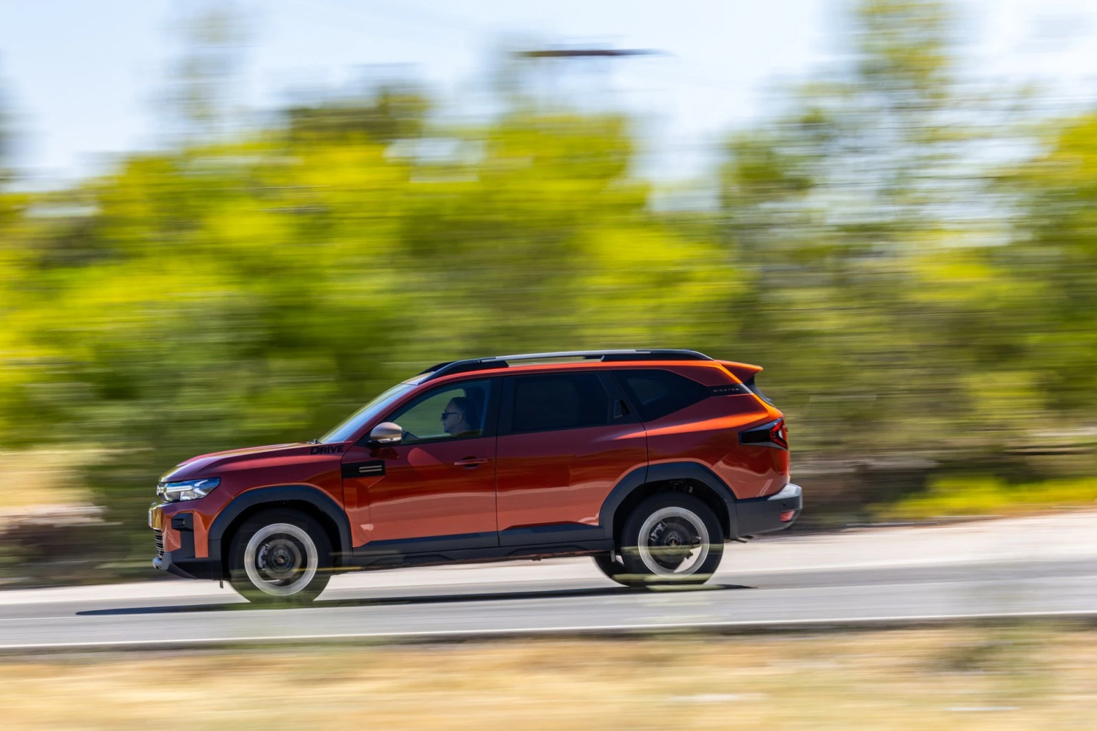 Dacia Bigster hybrid-G 150: &Kappa;&alpha;&iota; &delta;&iota;&pi;&lambda;ό &kappa;&alpha;ύ&sigma;&iota;&mu;&omicron; &kappa;&alpha;&iota; &tau;&epsilon;&tau;&rho;&alpha;&kappa;ί&nu;&eta;&sigma;&eta;