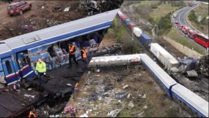 Τέμπη: Ανακλήθηκαν έξι εκταφές νεκρών – Εξελίξεις, τι λένε συγγενείς