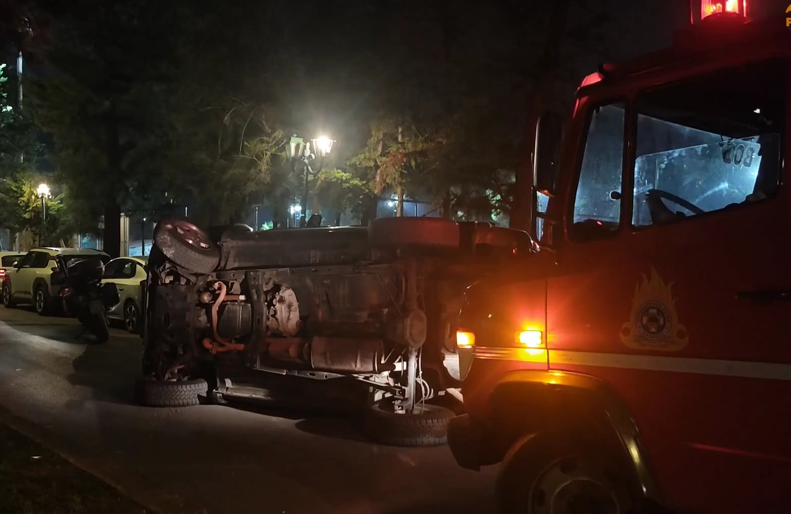 &Alpha;&pi;ί&sigma;&tau;&epsilon;&upsilon;&tau;&omicron; &tau;&rho;&omicron;&chi;&alpha;ί&omicron; &sigma;&tau;&omicron;&upsilon; &Pi;&alpha;&pi;ά&gamma;&omicron;&upsilon;: &Tau;&zeta;&iota;&pi;ά&kappa;&iota; &mu;&epsilon; &gamma;&upsilon;&nu;&alpha;ί&kappa;&alpha; &omicron;&delta;&eta;&gamma;ό &alpha;&nu;&alpha;&tau;&rho;ά&pi;&eta;&kappa;&epsilon; &sigma;&tau;&omicron; ί&sigma;&iota;&omega;&mu;&alpha; (video)