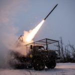 Ουκρανία: «Ήρεμο καλοκαίρι» θέλει ο Τραμπ: Μόσχα και Κίεβο ρίχνουν στον πόλεμο ό,τι όπλα έχουν