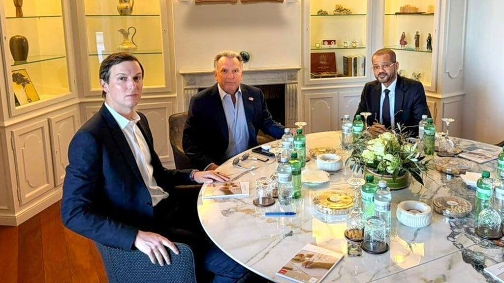 «Πρόοδο» στις συνομιλίες ΗΠΑ – Ιραν βλέπει ο διαμεσολαβητής ενώ ο Τραμπ θέλει πόλεμο