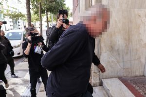 Αδελφοκτονία στην Κρήτη: Τα πρώτα λόγια του 63χρονου στους αστυνομικούς – «Τον έσφαξα σαν τον χοίρο»