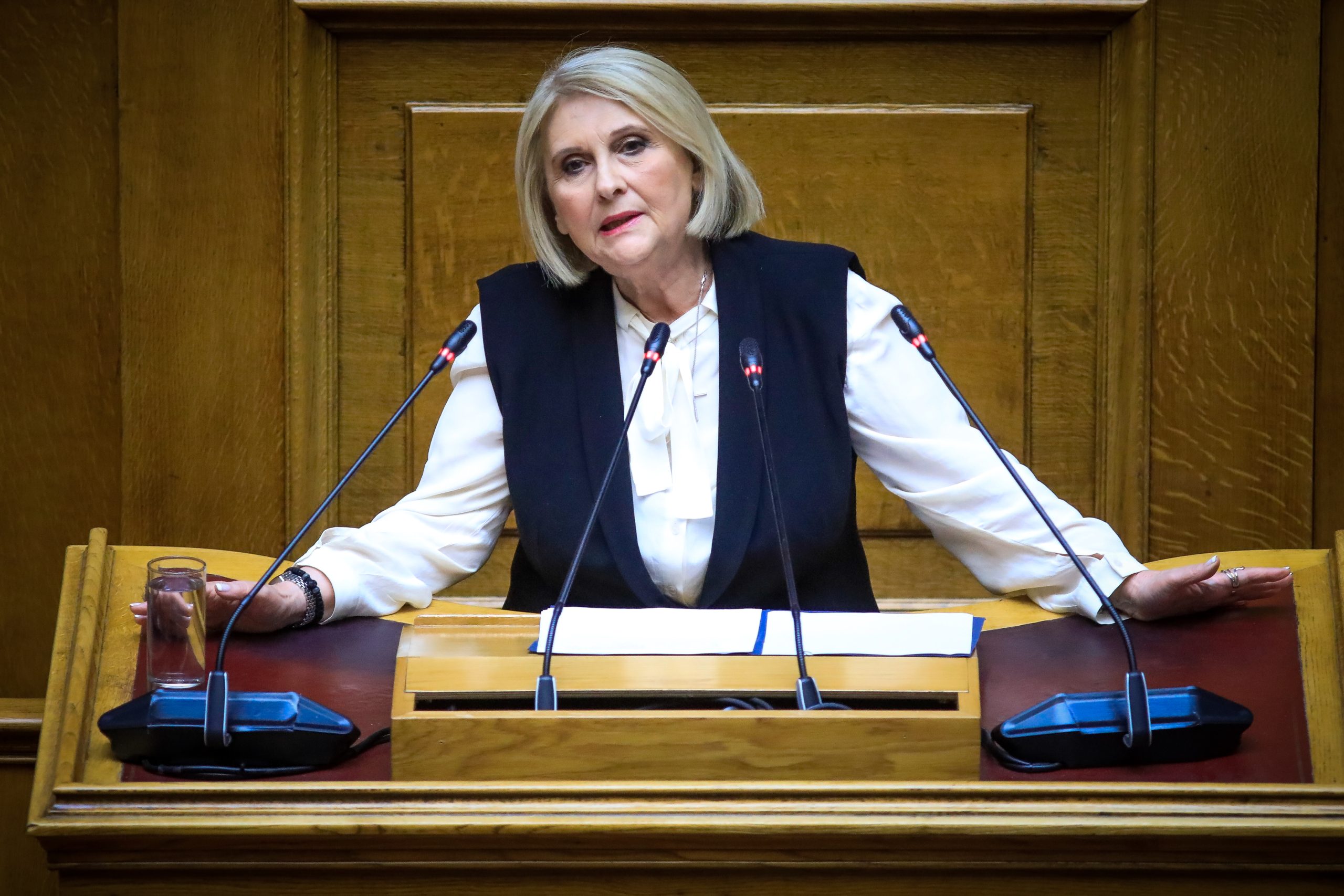 &Beta;&omicron;ύ&lambda;&tau;&epsilon;&psi;&eta;: &laquo;&Tau;&iota; &sigma;&chi;έ&sigma;&eta; έ&chi;&omicron;&upsilon;&nu; &omicron;&iota; &sigma;&eta;&mu;&epsilon;&rho;&iota;&nu;&omicron;ί &kappa;&omicron;&mu;&mu;&omicron;&upsilon;&nu;&iota;&sigma;&tau;έ&sigmaf; &mu;&epsilon; &alpha;&upsilon;&tau;&omicron;ύ&sigmaf; &sigma;&tau;&eta;&nu; &Kappa;&alpha;&iota;&sigma;&alpha;&rho;&iota;&alpha;&nu;ή; &Alpha;&upsilon;&tau;&omicron;ί &mu;&epsilon; &mu;&iota;&alpha; &sigma;&phi;&alpha;&lambda;&iota;ά&rho;&alpha; &phi;&epsilon;ύ&gamma;&omicron;&upsilon;&nu;&raquo;