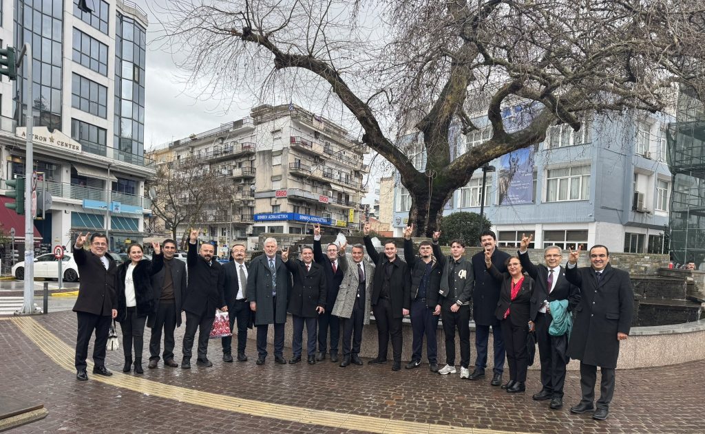 Προκλητική φωτογράφιση «Γκρίζων Λύκων» στην κεντρική πλατεία της Ξάνθης