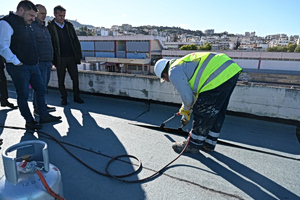 Εργασίες σε δημόσιο κτήριο Εργασίες στεγάνωσης ταράτσας